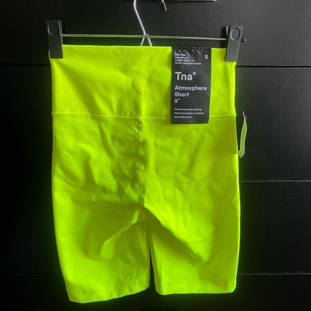 Aritzia TNA atmosphere biker shorts 9” - Picture 2 of 4